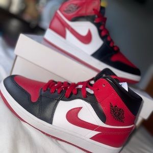 Air Jordan 1 Mid